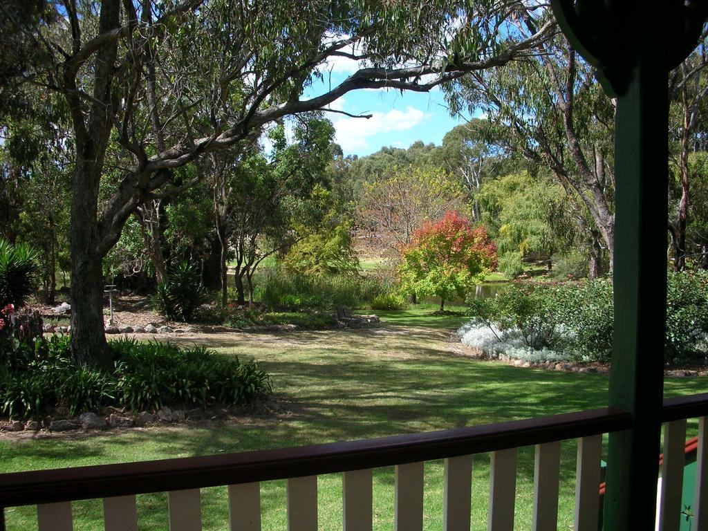 Granite Gardens Cottages & Lake Retreat Stanthorpe Exterior foto